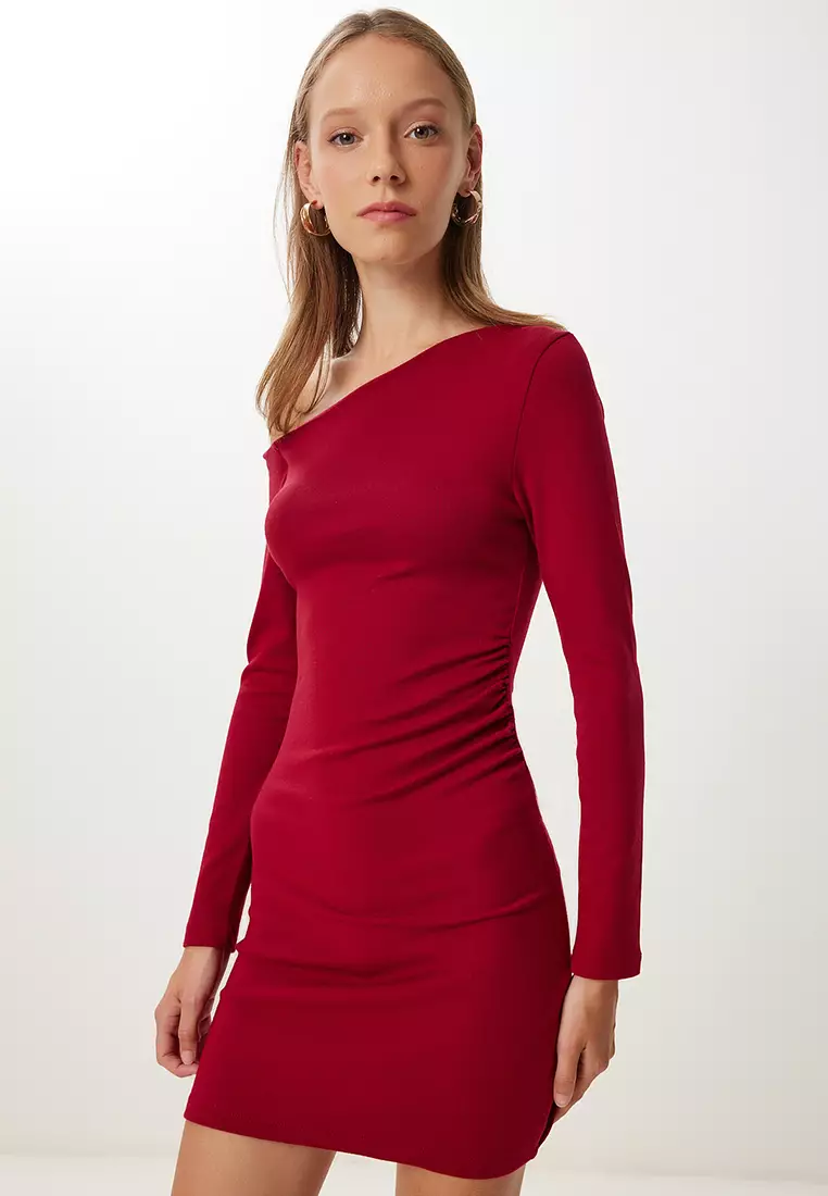 Women Burgundy Boat Neck Gathered Mini Knitted Dress Ub00442