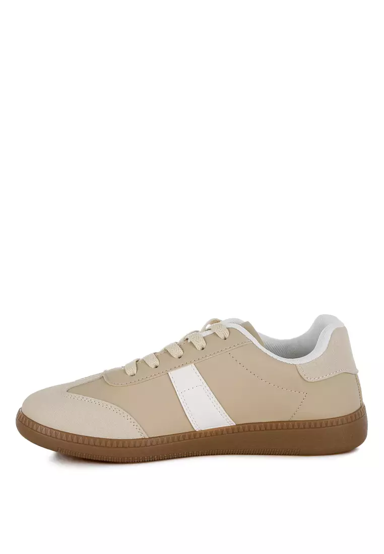Sepatu Kets Platform Bertali Klasik Warna Beige
