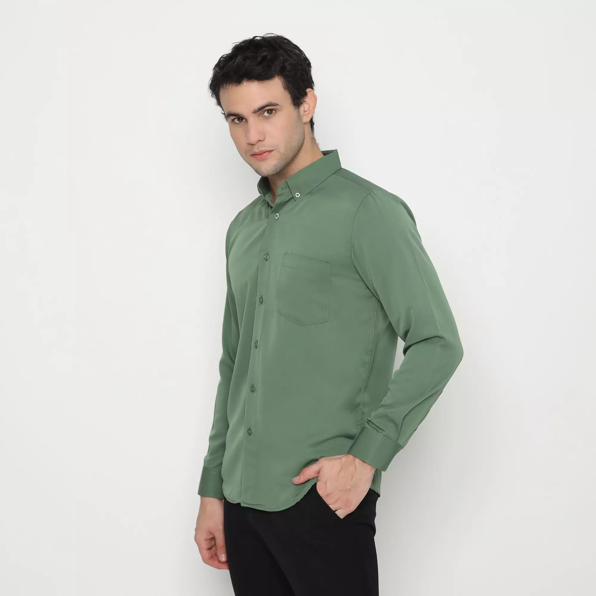 Platini Kemeja Pria Lengan Panjang Polos Polinosic Hijau Lumut 66500