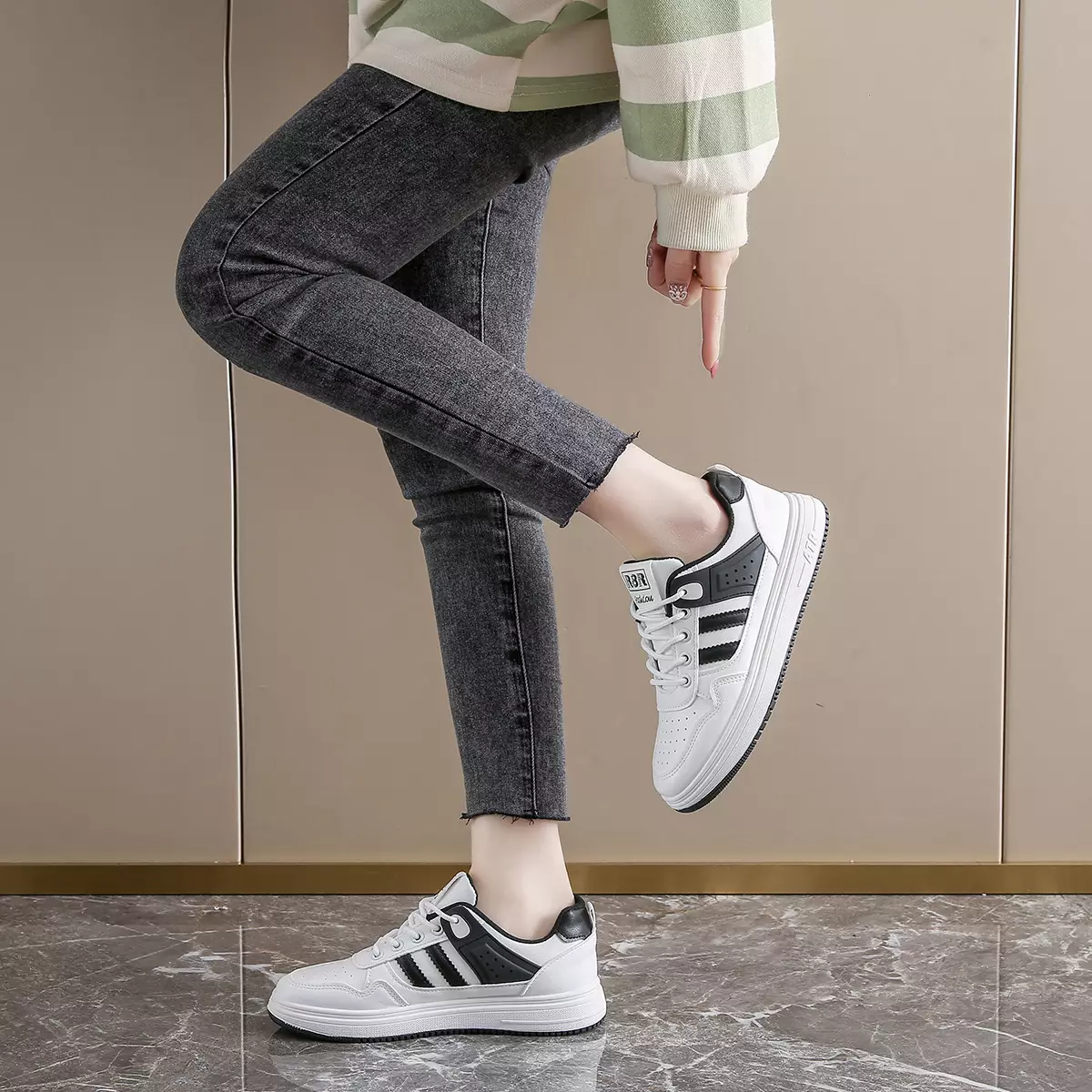 Sepatu Kasual Cewek Sneakers Wanita Ringan Nyaman Dipakai SS102