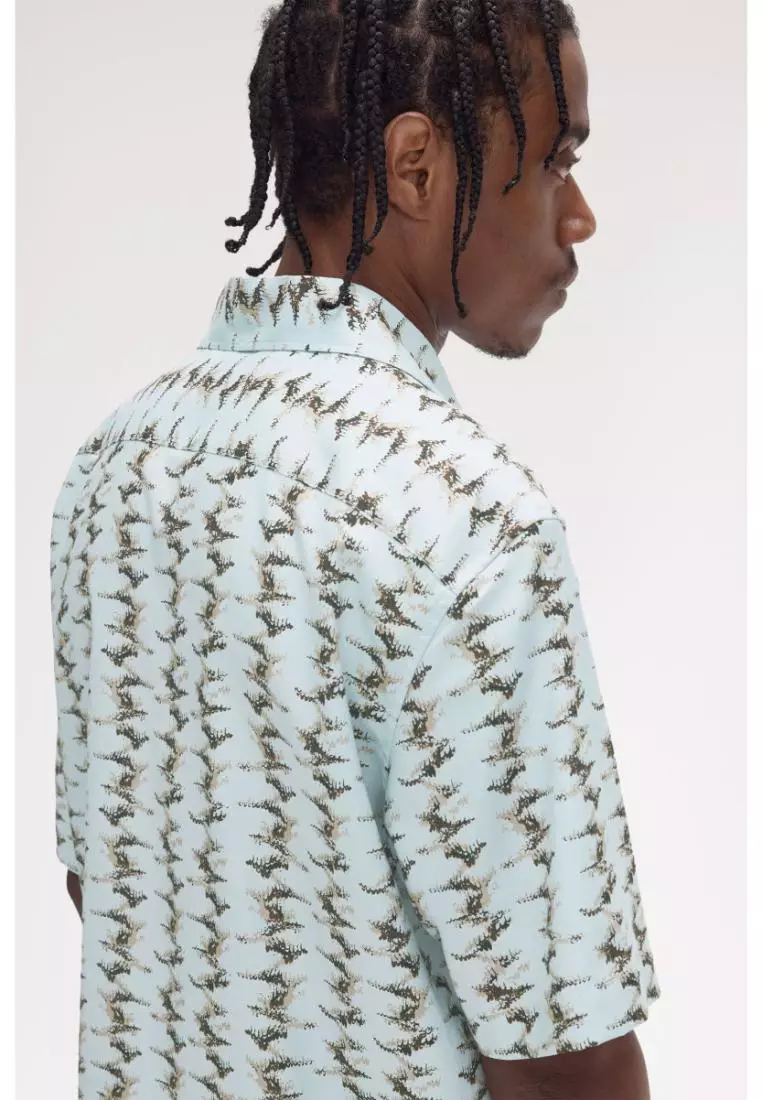 Fred Perry M9899 Abstract Print Revere Collar (Light Smoke)