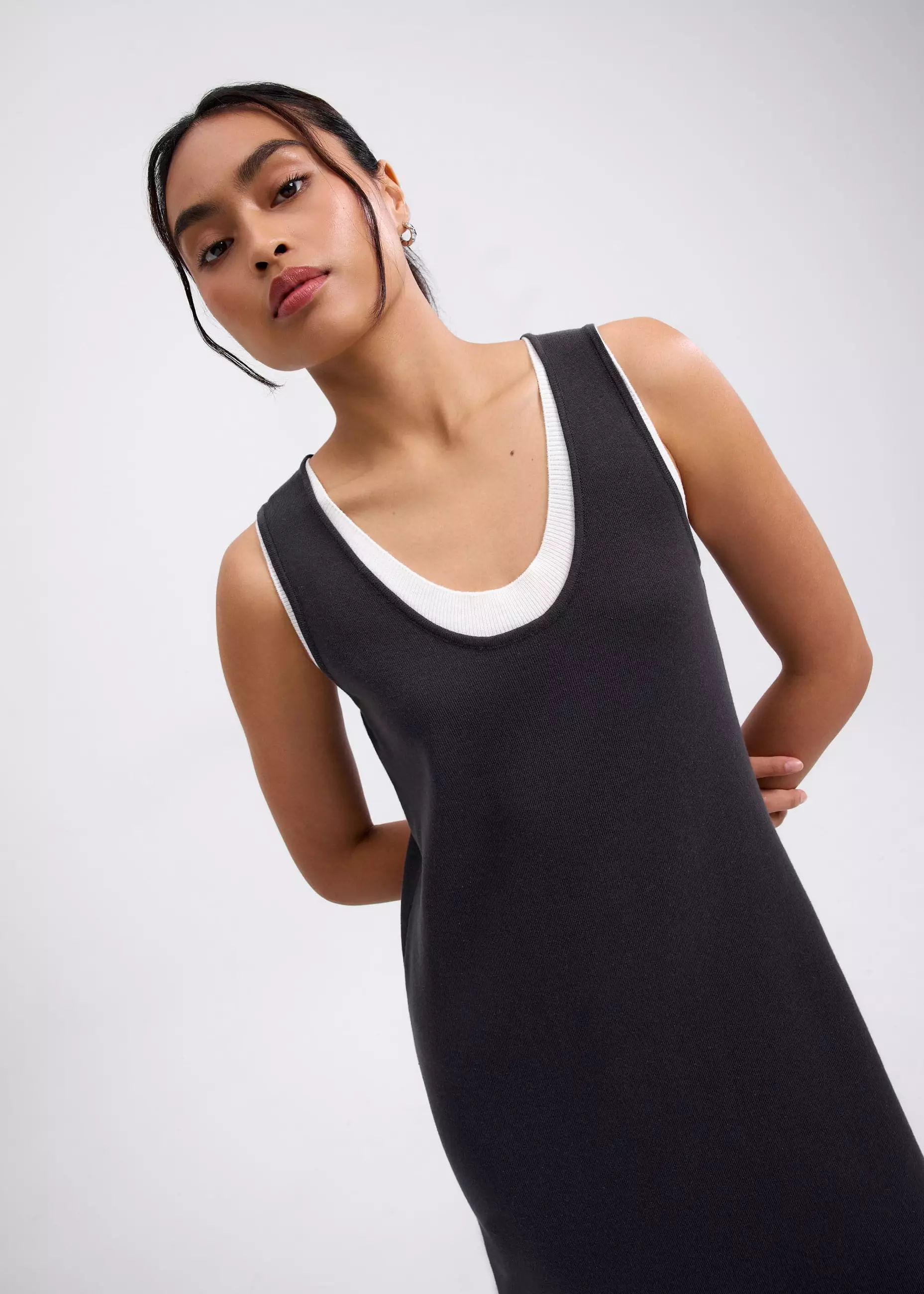 Dress Wanita - Layered Knit Scoop Neck A-line Midaxi Dress