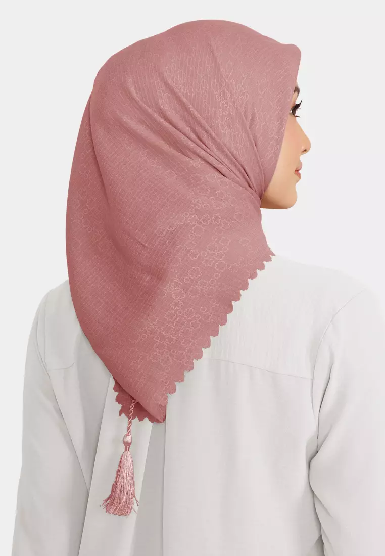 Cotton Bee - Hijab Segiempat Rayyansa Tassel Emboss Lasercut 