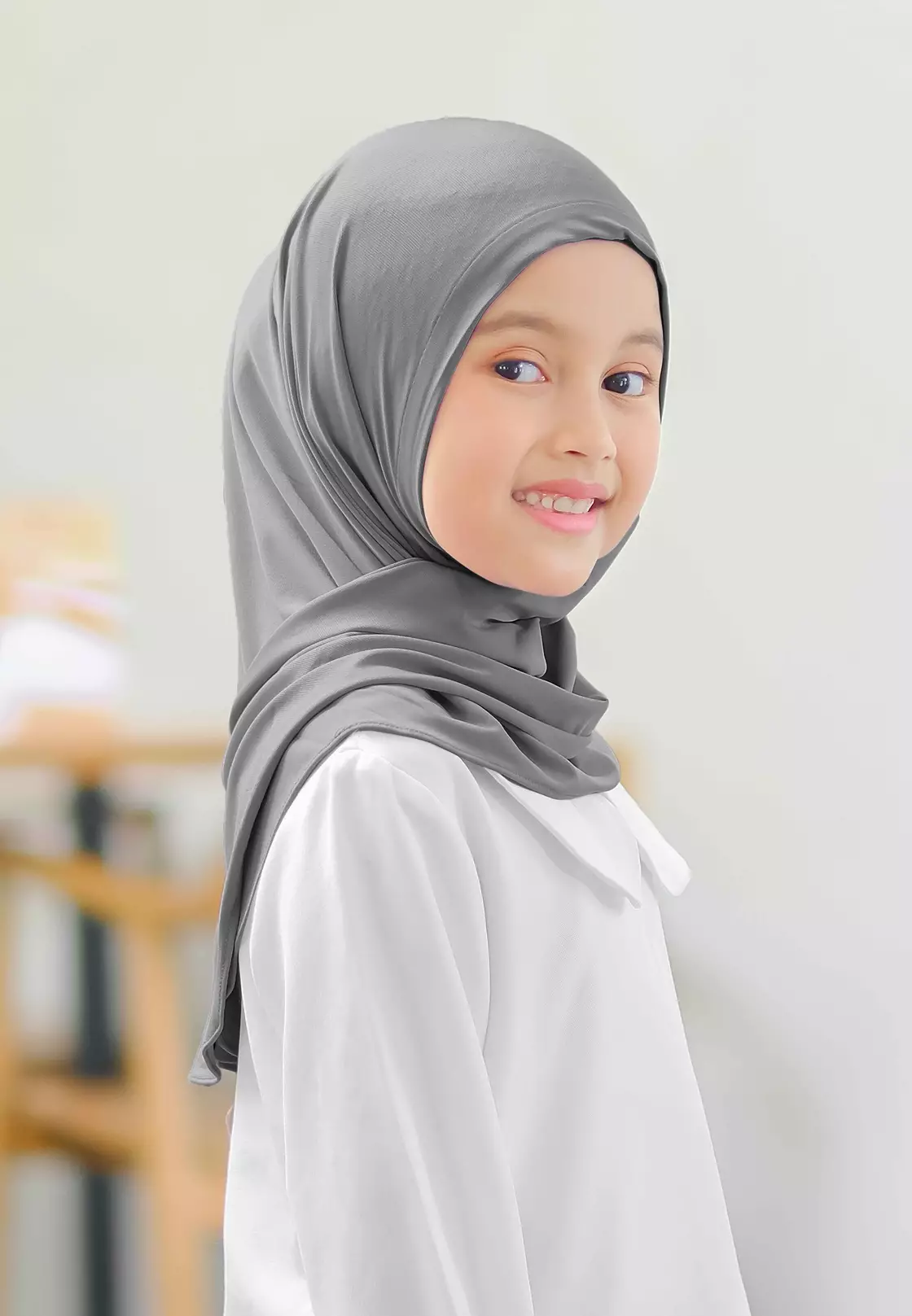 Cotton Bee - Cyra Bergo Kancing | Hijab Instan Anak - Gloomy Grey - S