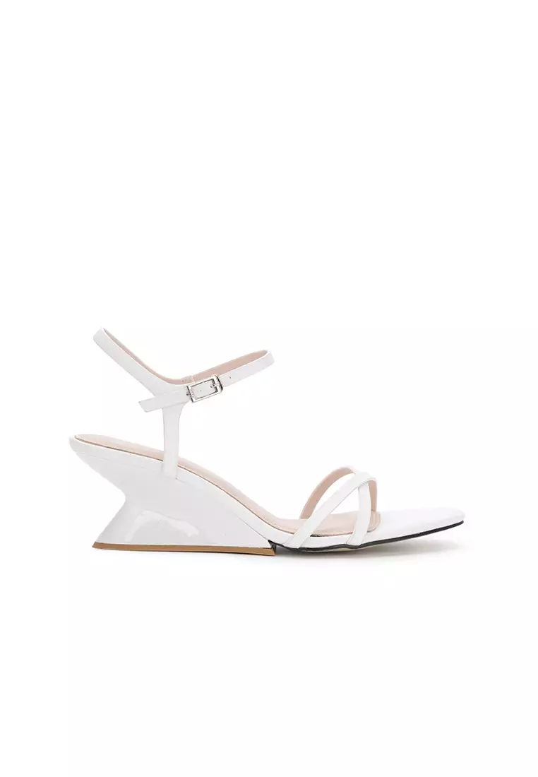 Wedge sales sandals strappy
