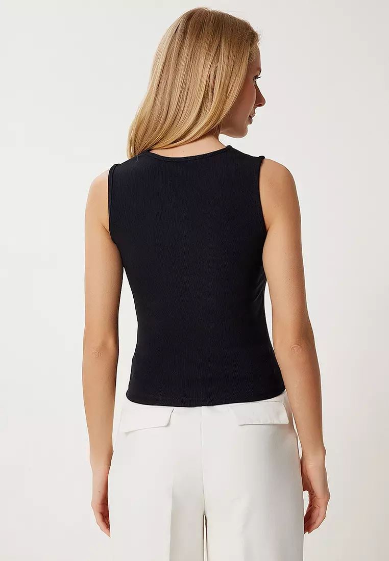 Gold Accessory Ribbed Knitted Blouse