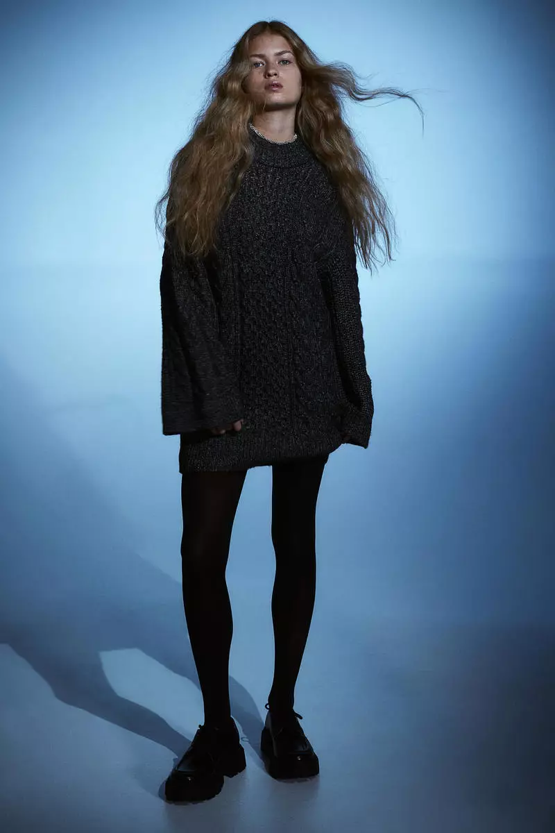 Oversized cable-knit jumper