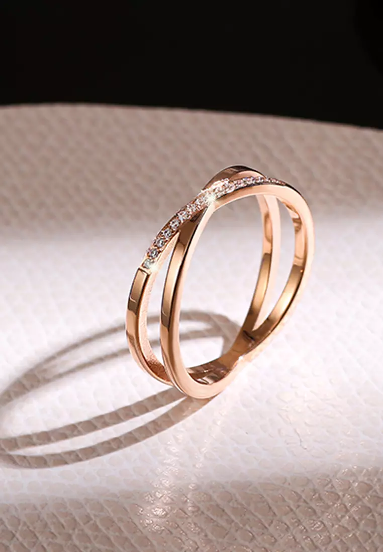 Reva Entwined Single Row Zirconia Ring in Rose Gold