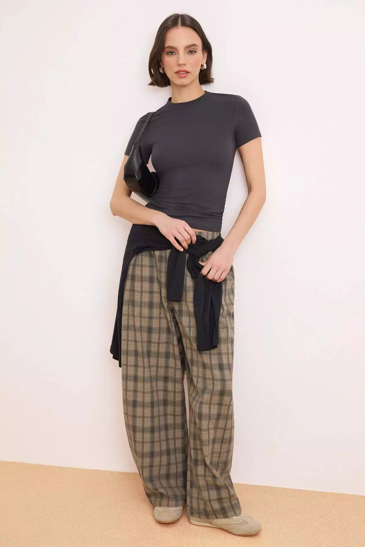 Anthracite Fitted Short Sleeve Polyamide Knitted T-Shirt Twoss26Ts151