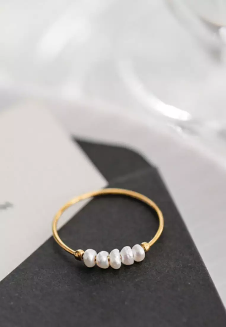 Perlettes Mini Uneven Pearl Pendant Band Ring in Gold