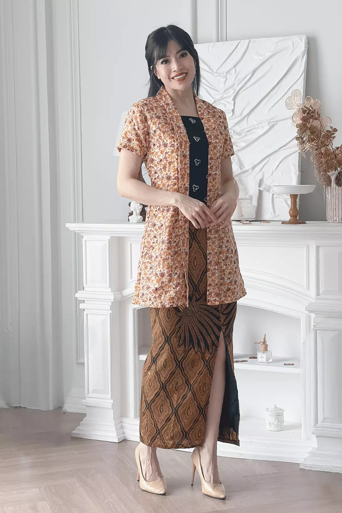 Chandani Kembangan Jingga Kebaya Panjang