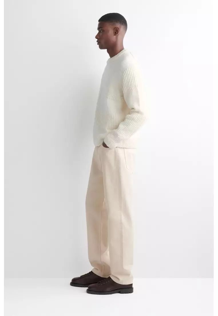 SIGNATURE STRAIGHT-LEG JEANS