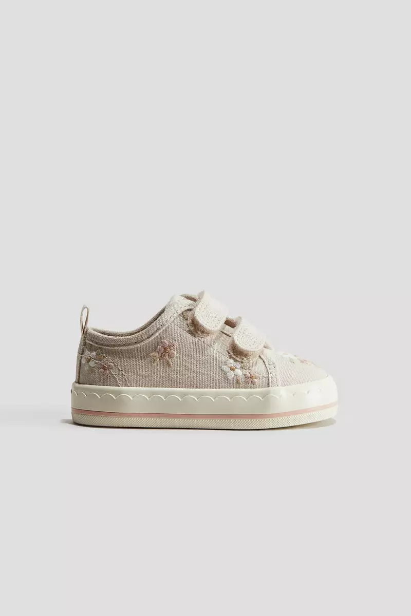 Discount on H&M  shoes - SKU: Embroidery-detail canvas trainers