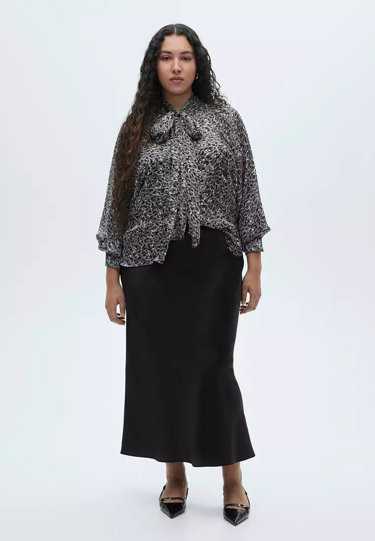 Leopard-Print Blouse With Collar and Bow