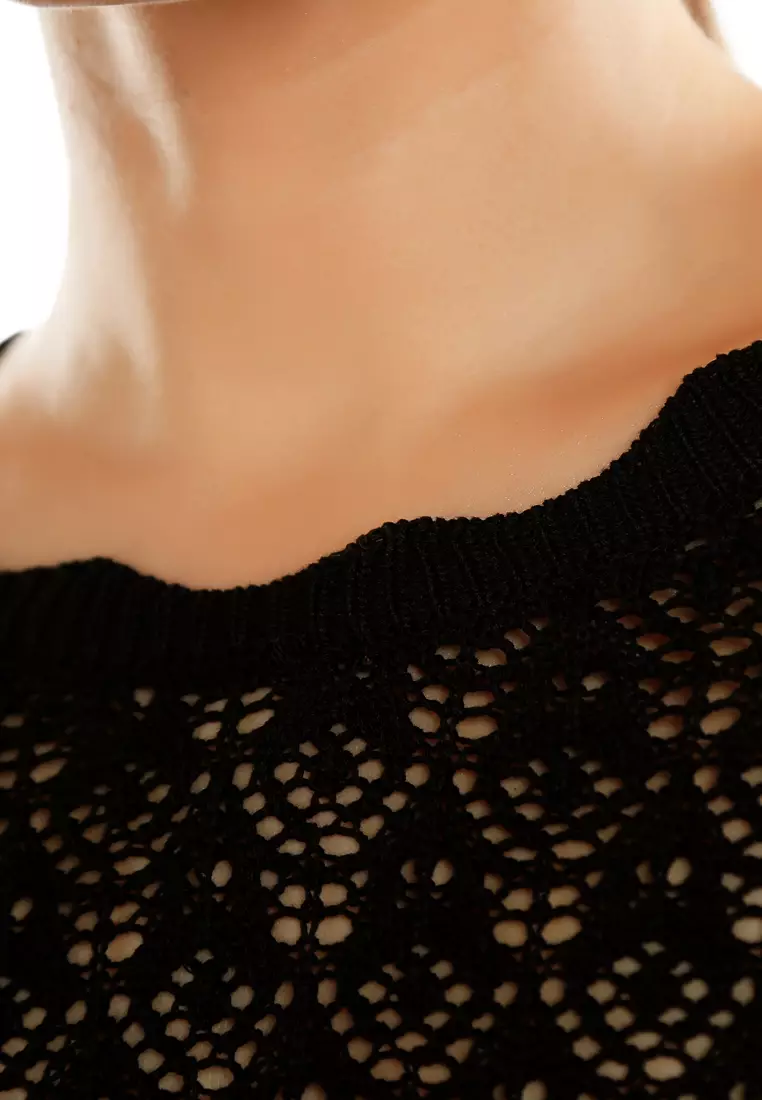 Short Crew Neck Sweater Top in Black