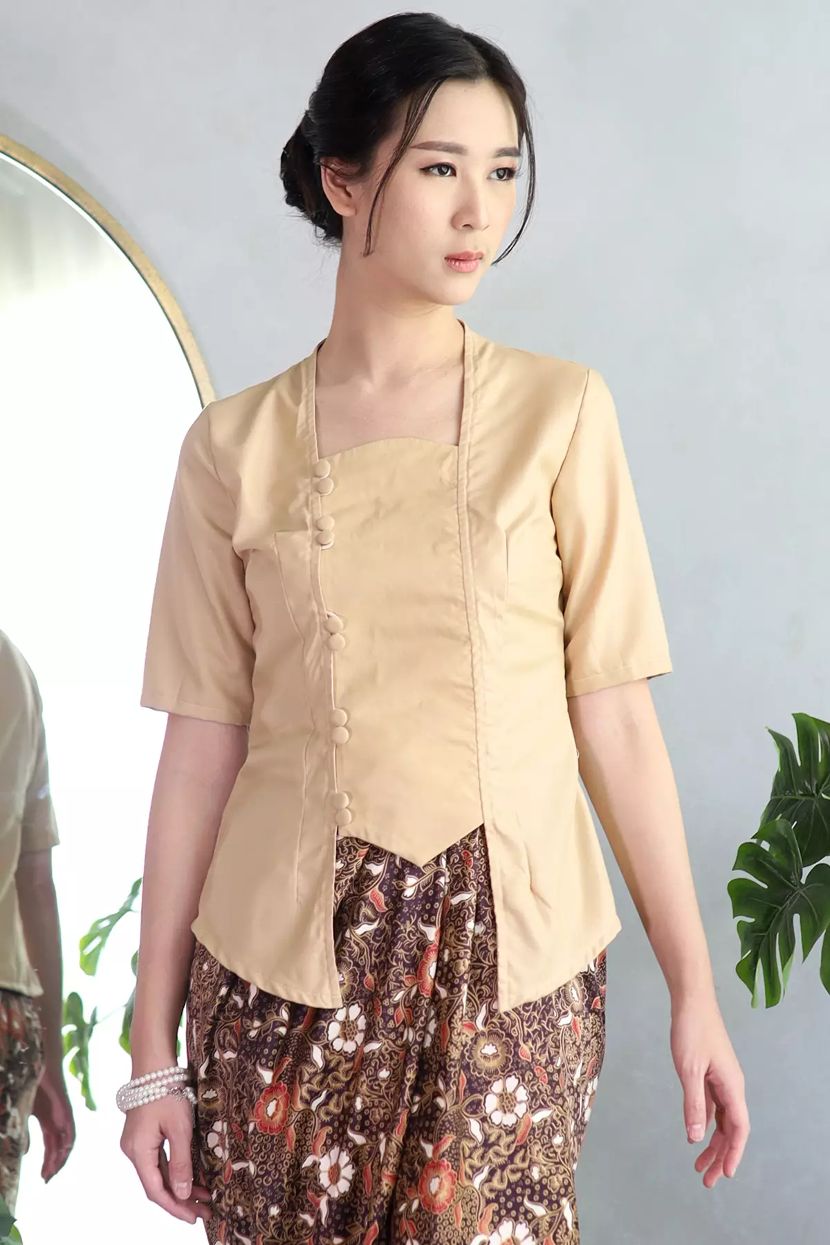 Sinok Plain Beige Kebaya