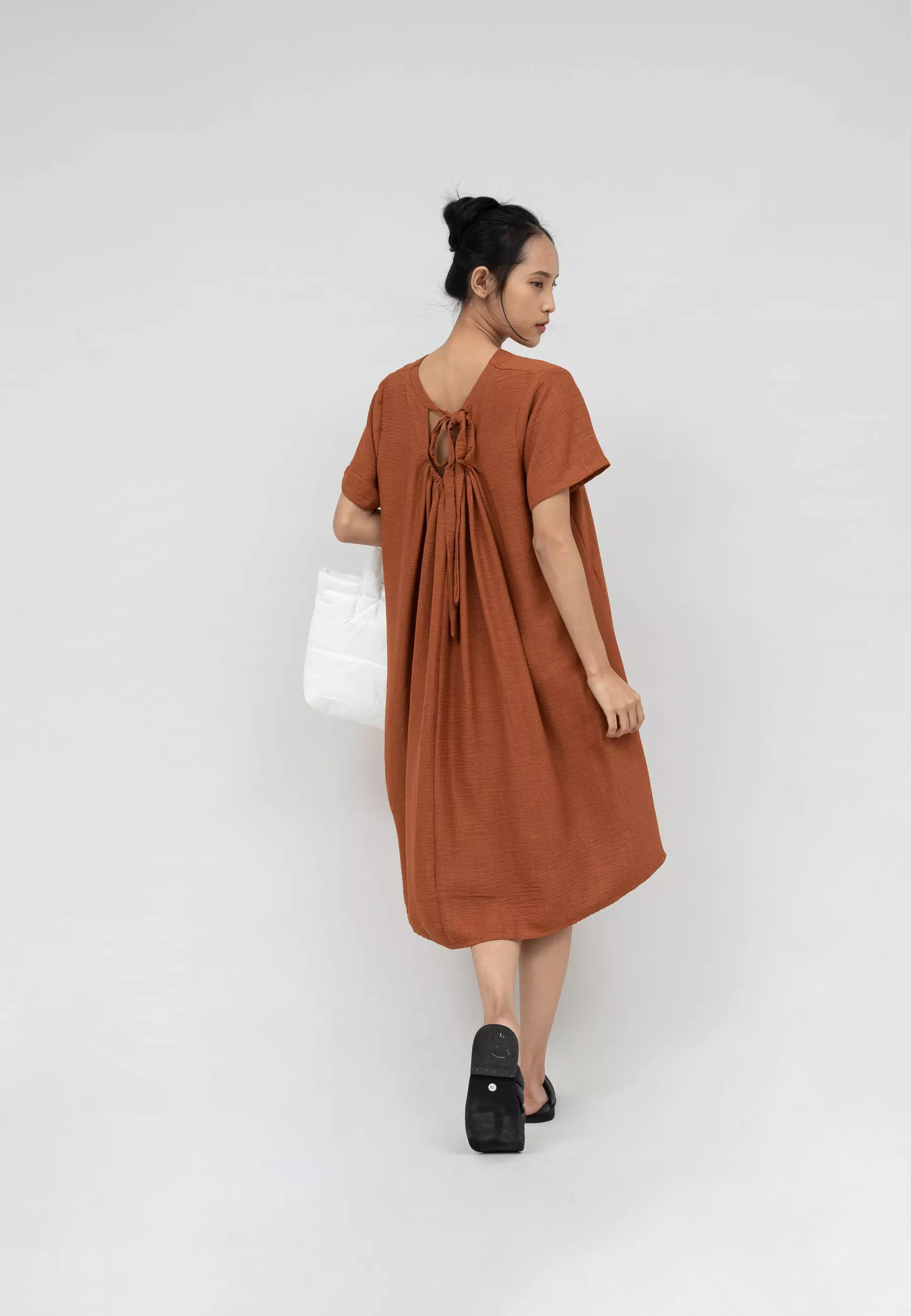 Houseofcuff Magnolia Dress in Teracotta Dress Oversized Bahan Crinkle