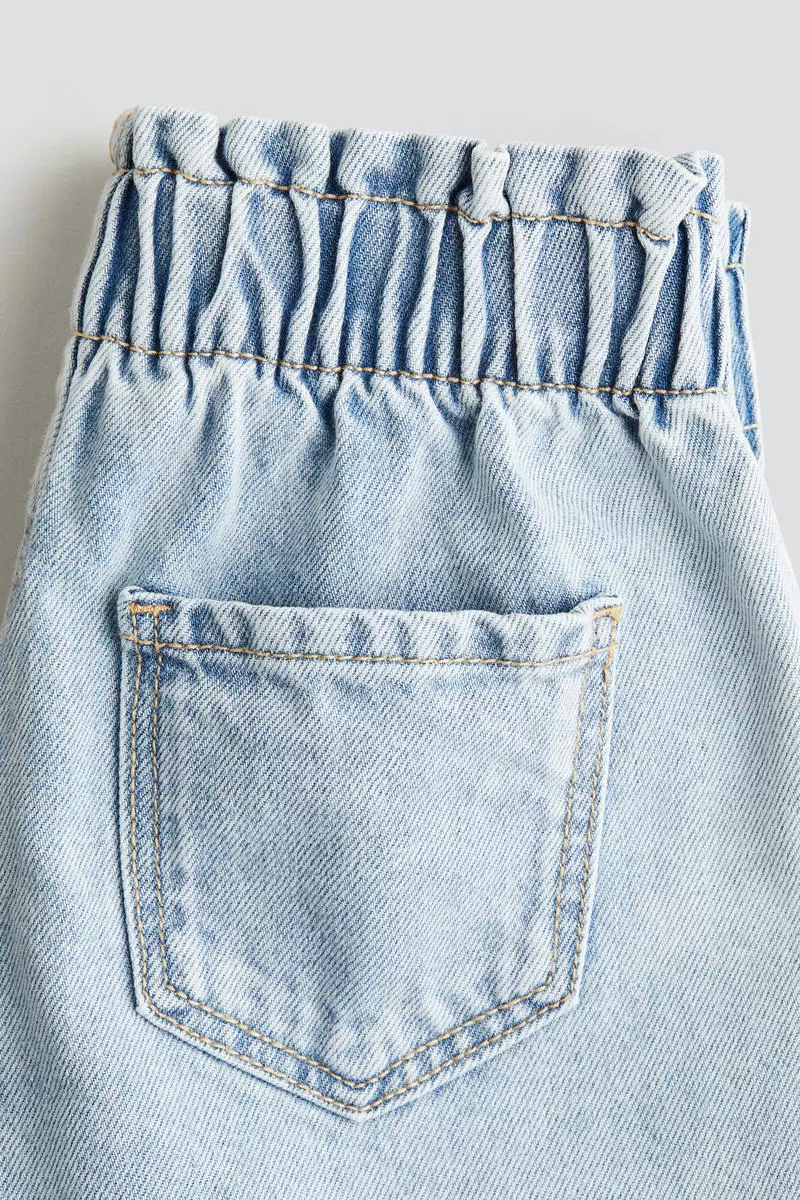 Loose-fit denim shorts