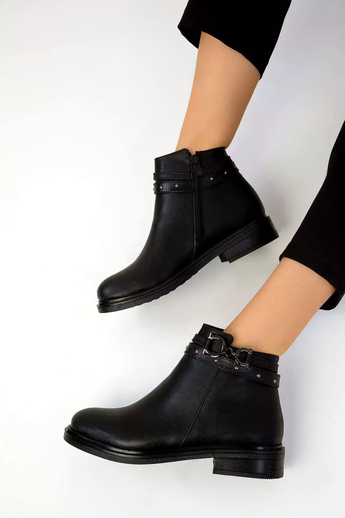 Discount on Soho  shoes - SKU: Chain Detail Low Heeled Ankle Boots