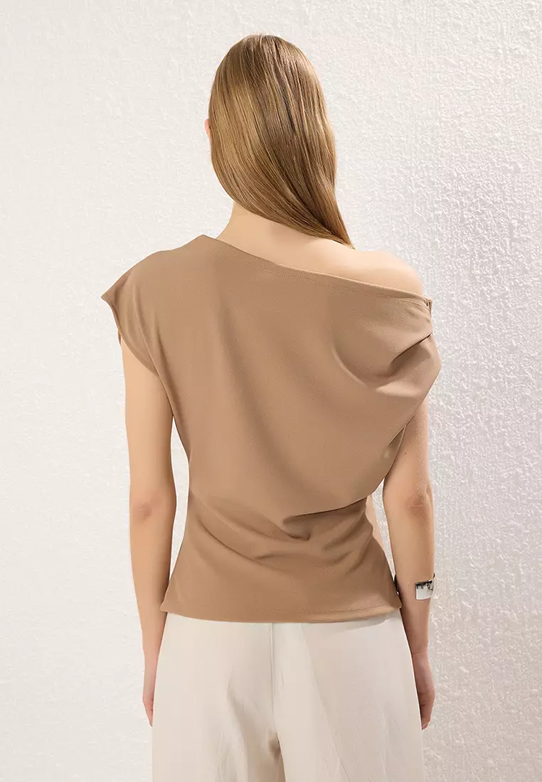 Stone Gather/Drape Detailed Flowy Asymmetric Collar Knitted Blouse TWOSS25BZ00024