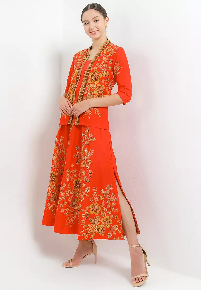 Kebaya Batik Classic Regular 3/4-Length Sleeves