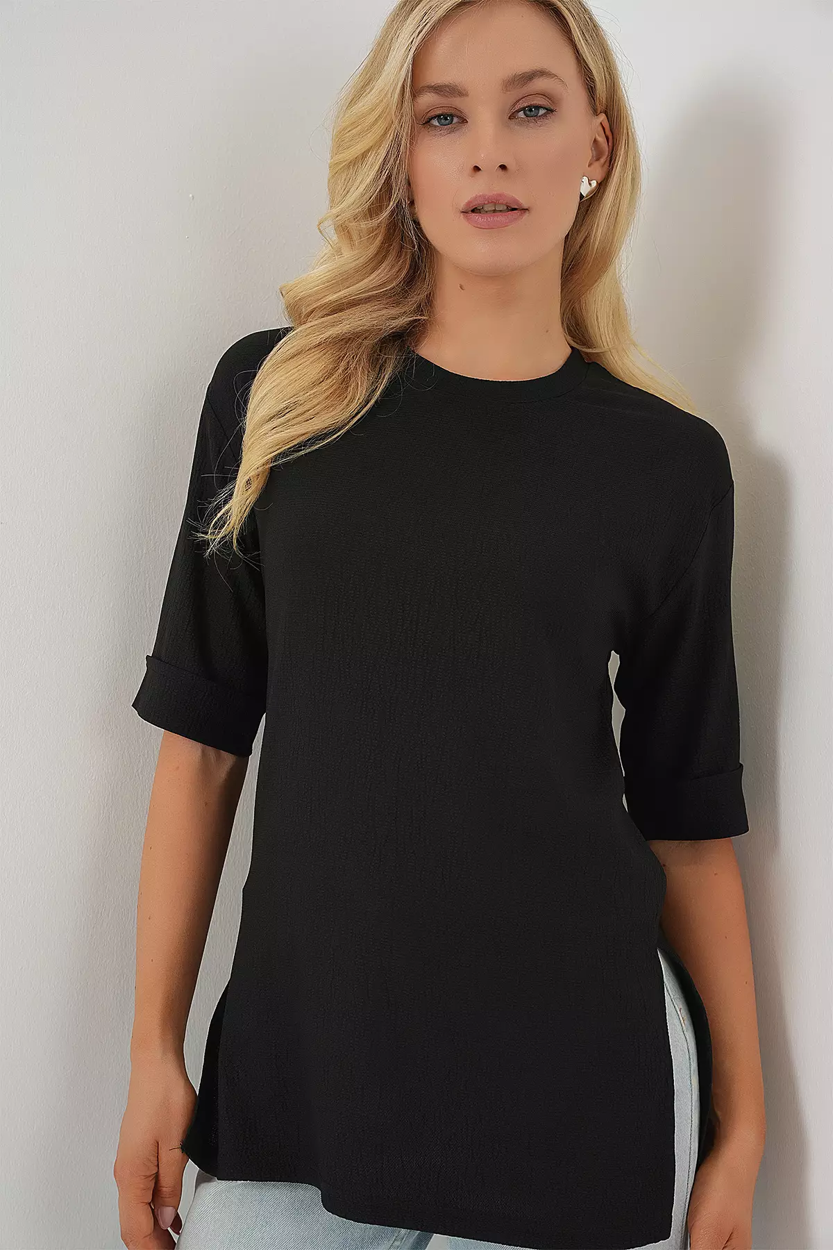 4332 Knitted T-Shirt With Side Slits - Black