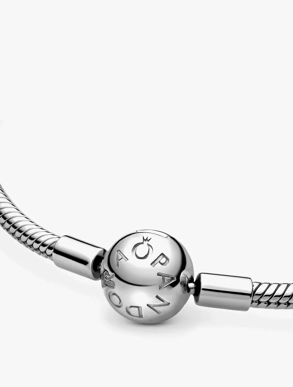 Snake chain silver bracelet with round clasp