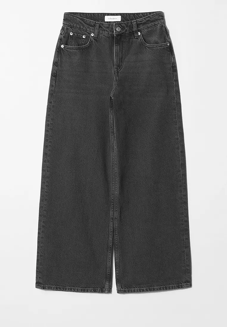 Relaxed Wide-Leg Jeans