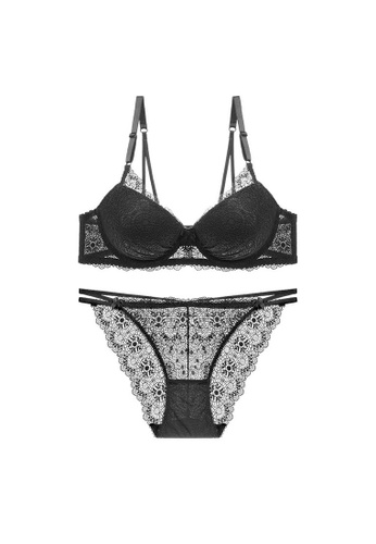 W.Excellence black Premium Black Lace Lingerie Set (Bra and Underwear) 31ADDUSC4AF27AGS_1