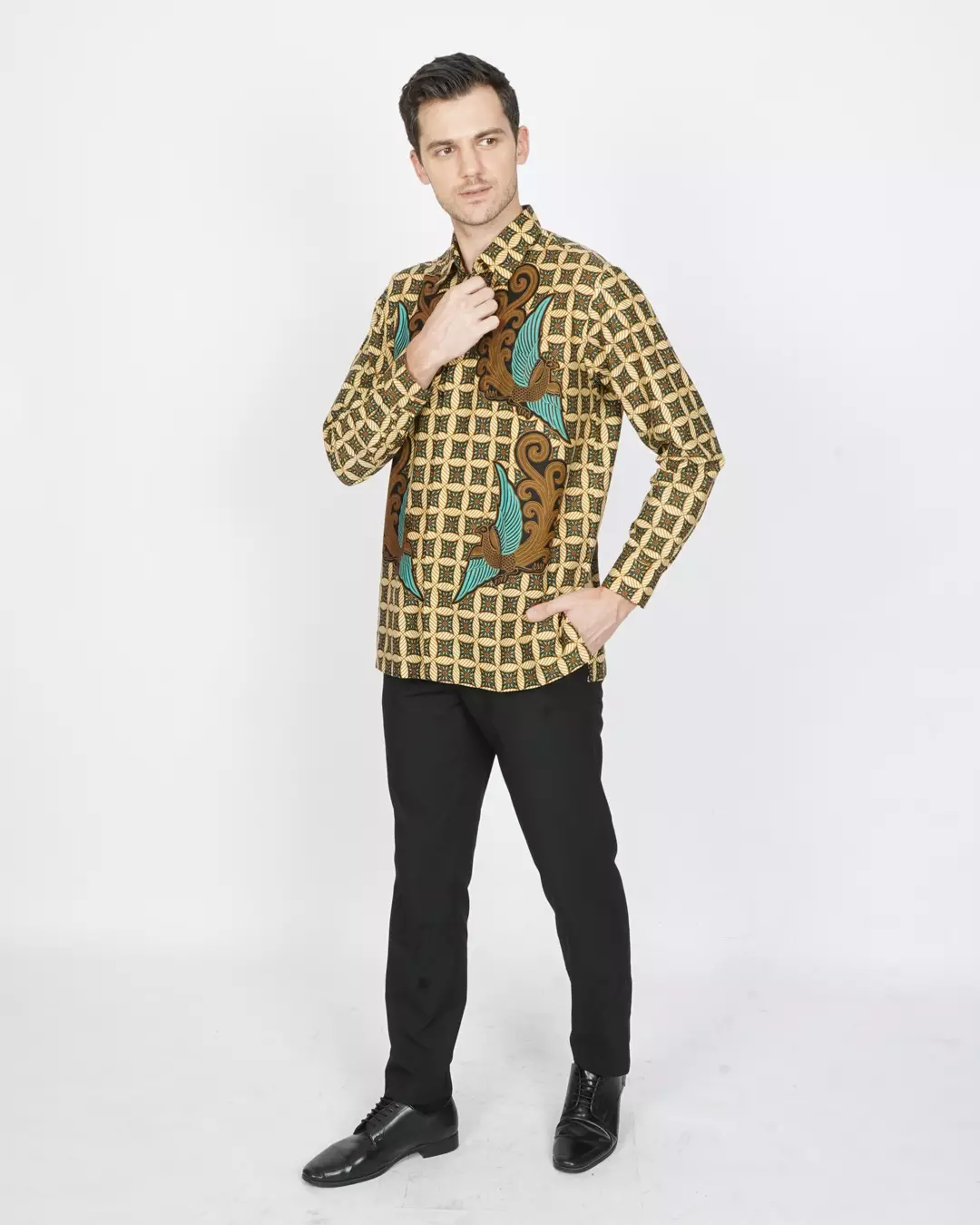 Kemeja Batik Lengan Panjang Motif Kawung Merak Kembar