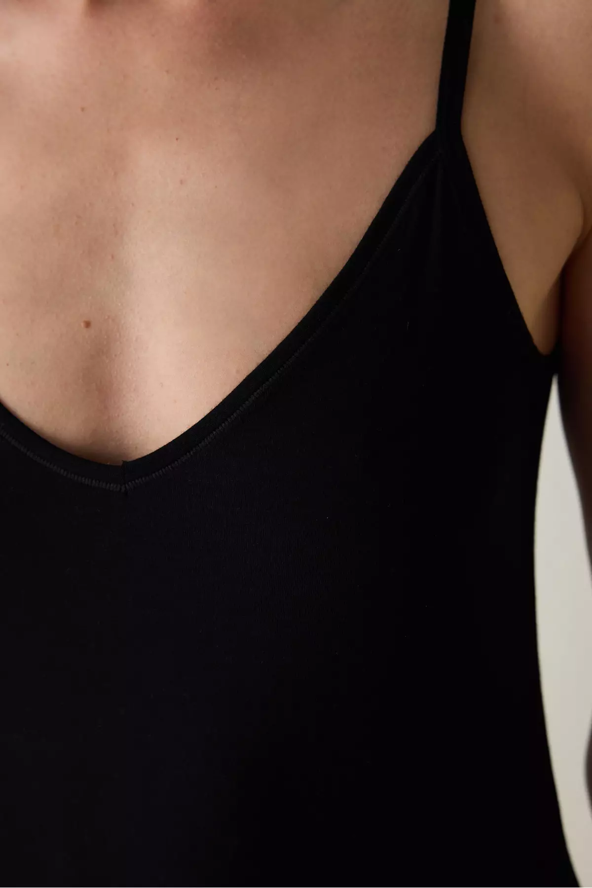 Black Collagen Anti Aging Two-Way Collar Undershirt
