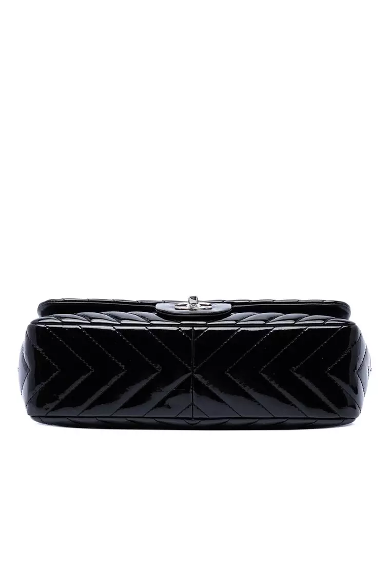 Pre-Loved Chanel Jumbo Classic Chevron Patent Single Flap