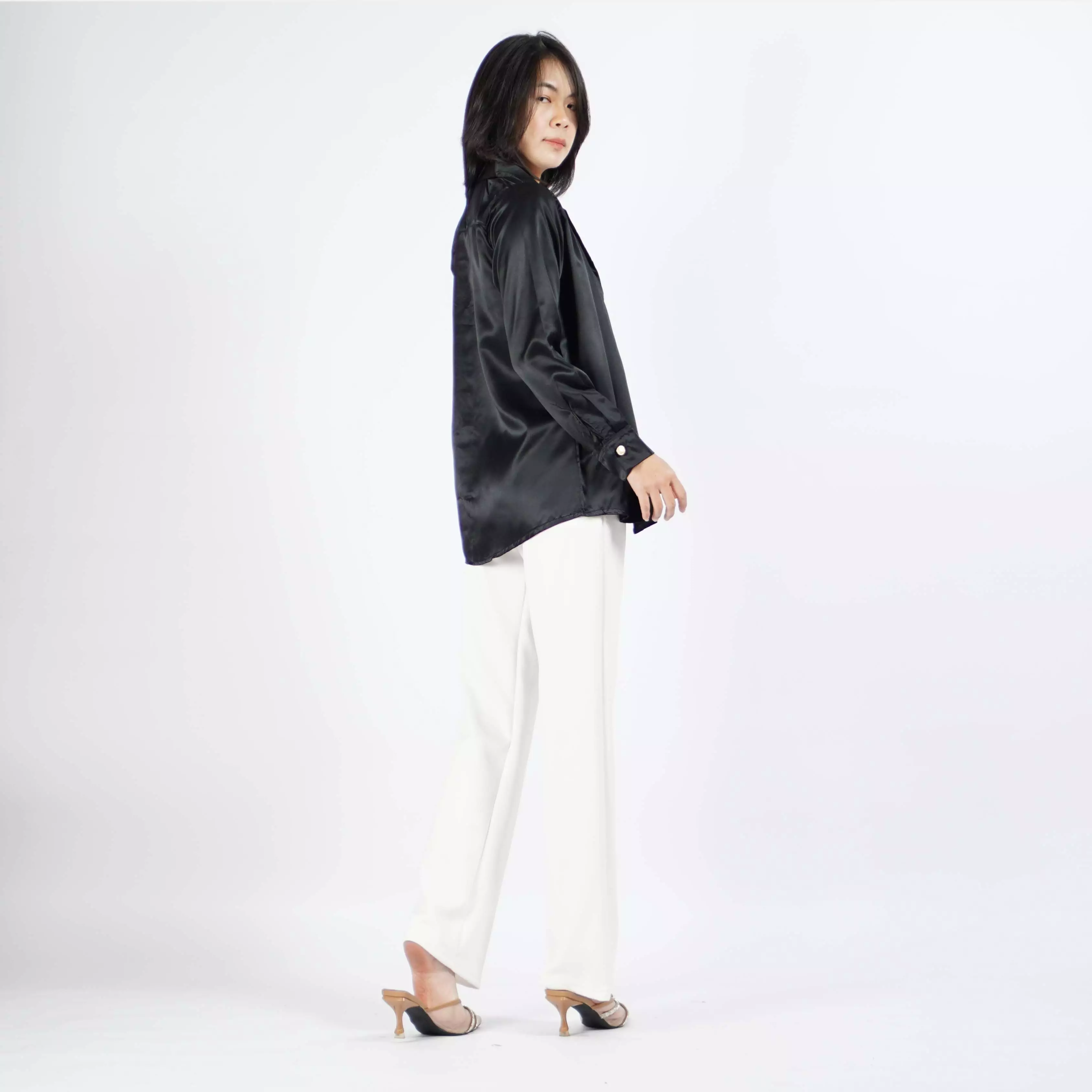  Kemeja Satin VICTORIA Kemeja Wanita Gaya Korea - Hitam