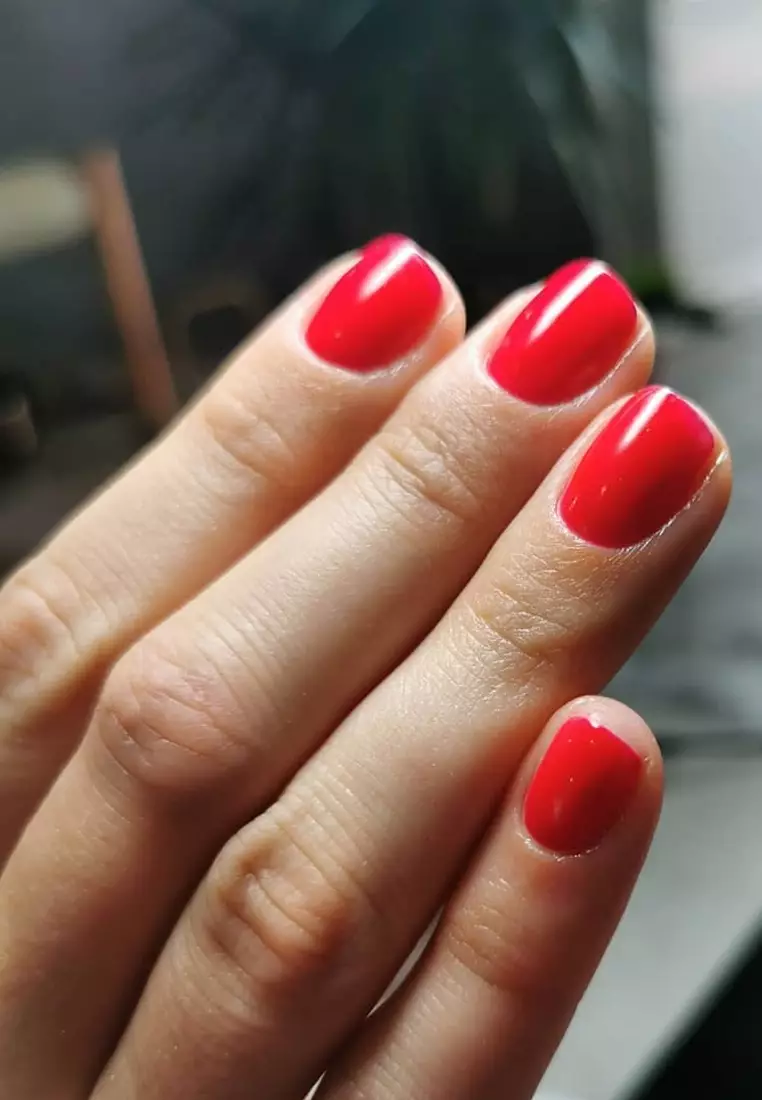 Nail Lacquer Color Haute Red 18ml