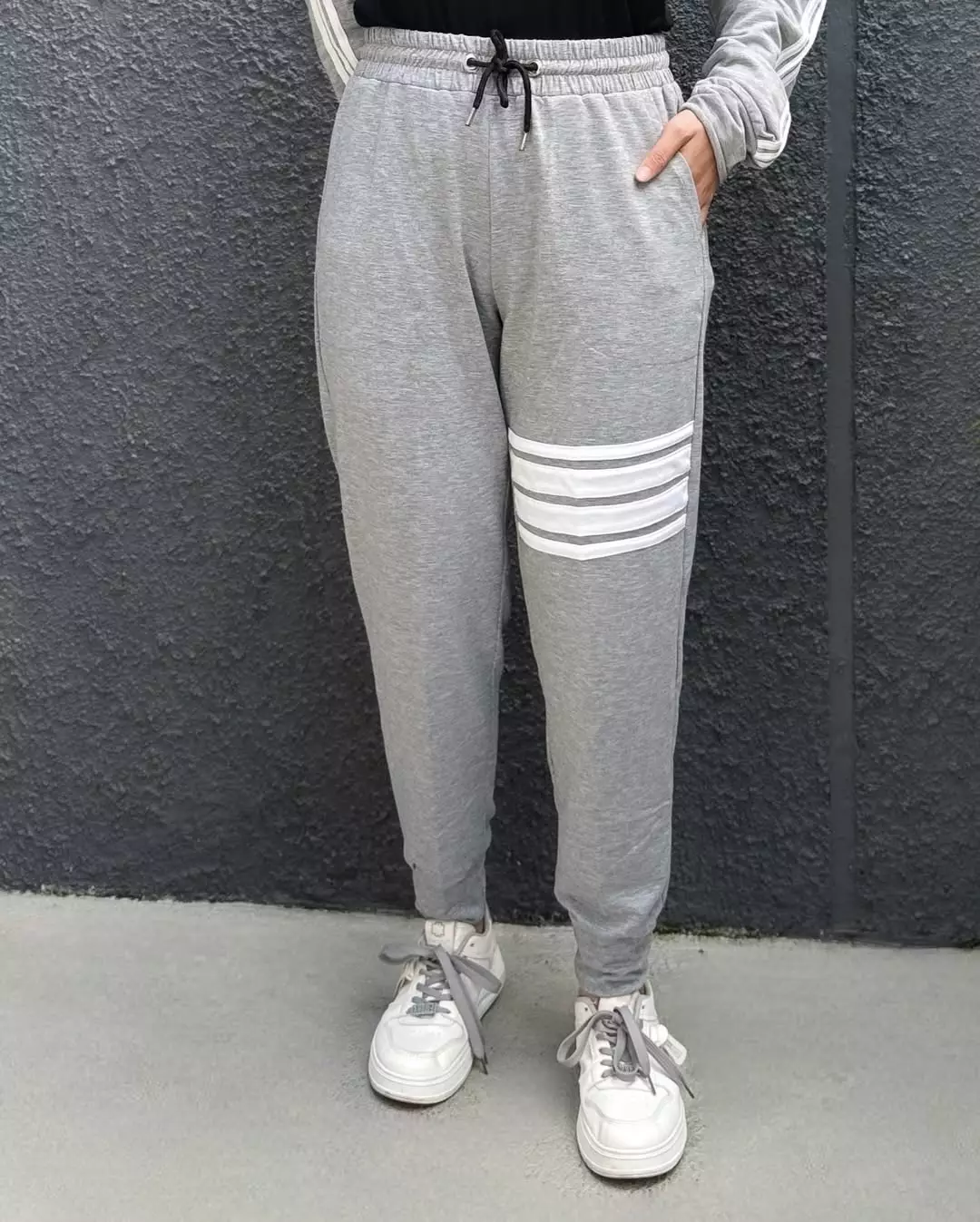 Set Sporty Jogger Anisa- Setelan Baju Olahraga Wanita