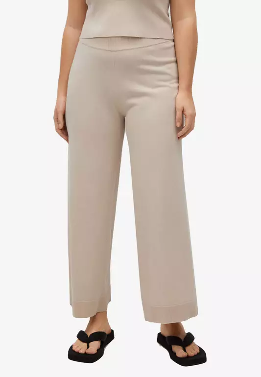Plus Size Crop Knit Trousers