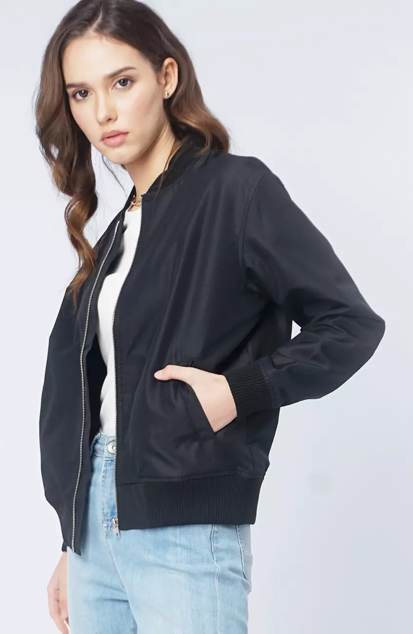 Jaket Wanita Alyssa Black