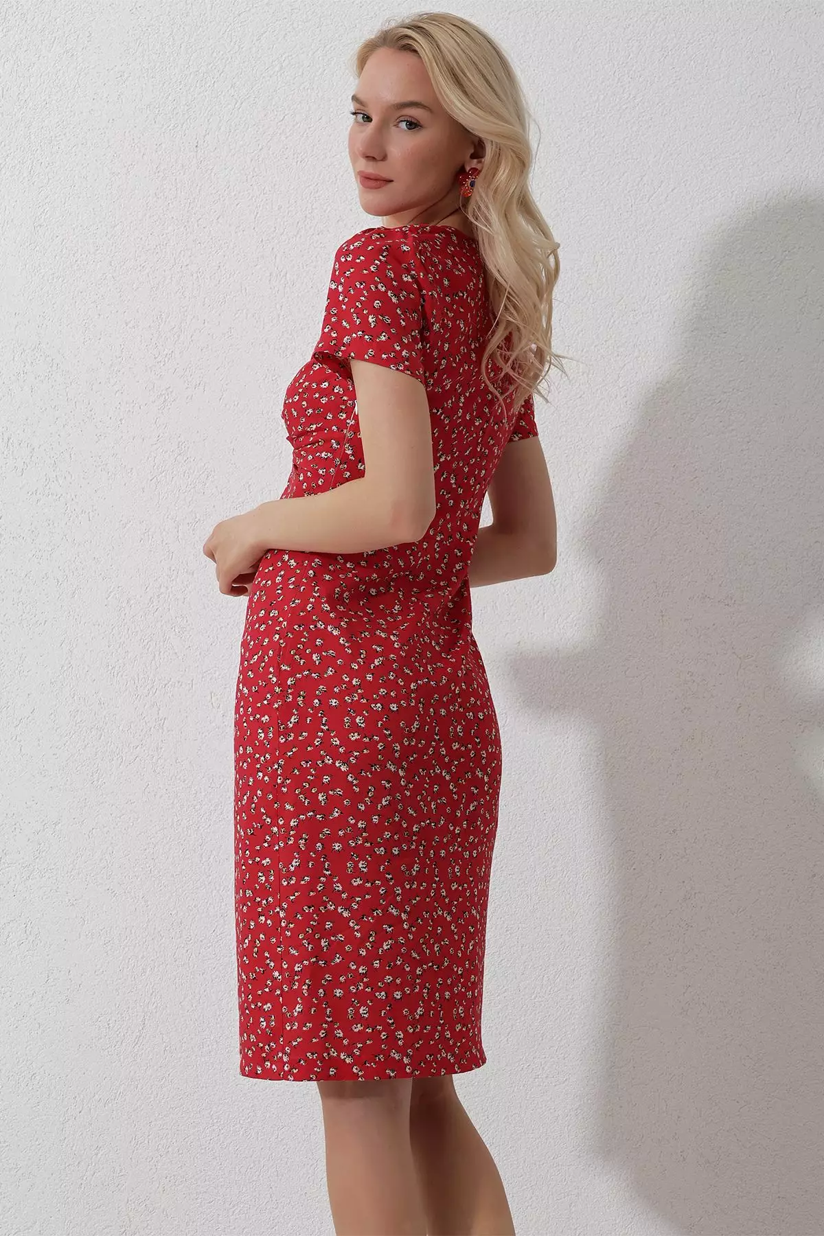 Women's Red V-Neck Front Knotted Floral Pattern Woven Dress