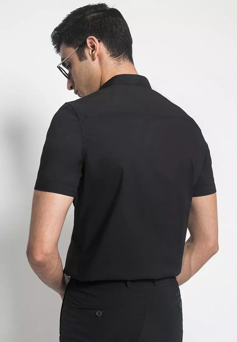 Johnwin - Slim Fit - Kemeja Casual Pria Lengan Pendek Kerah Bulat Polos - Hitam