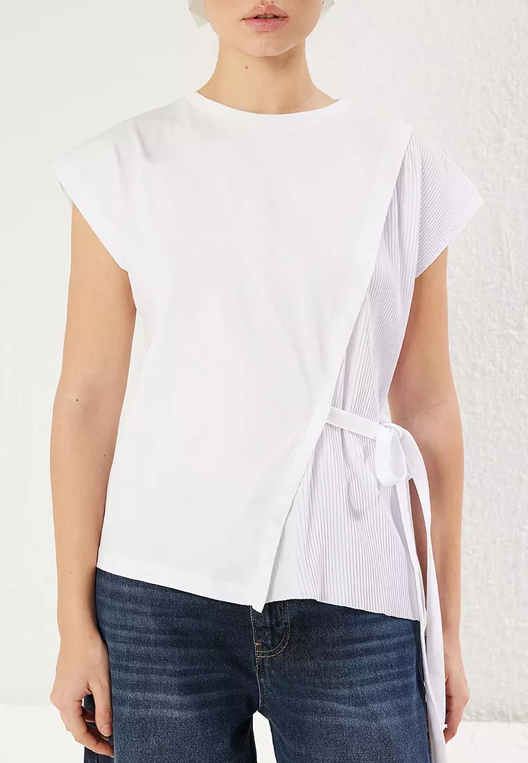 White Pleated And Tied Detail Relaxed Pattern Knitted Blouse