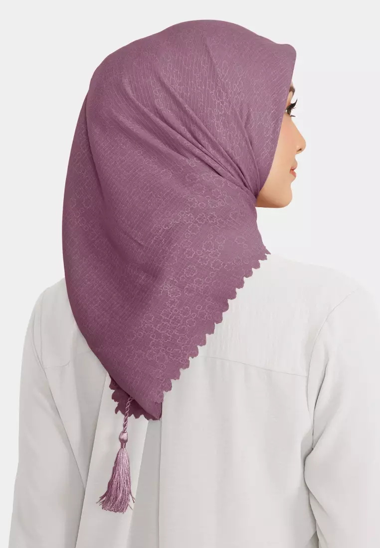 Cotton Bee - Hijab Segiempat Rayyansa Tassel Emboss Lasercut 