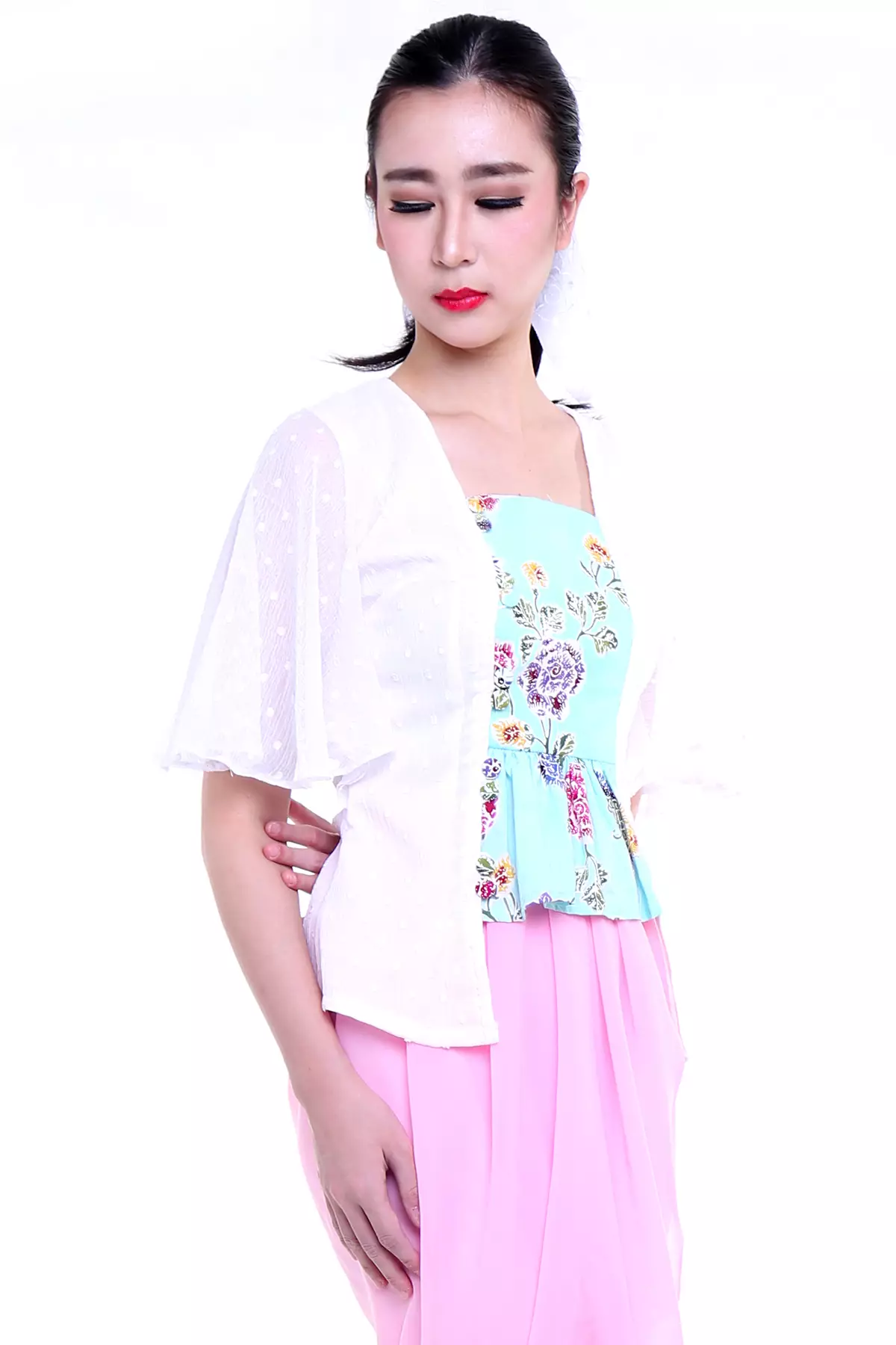 Soraya Marbel Putih Batik Encim Kebaya