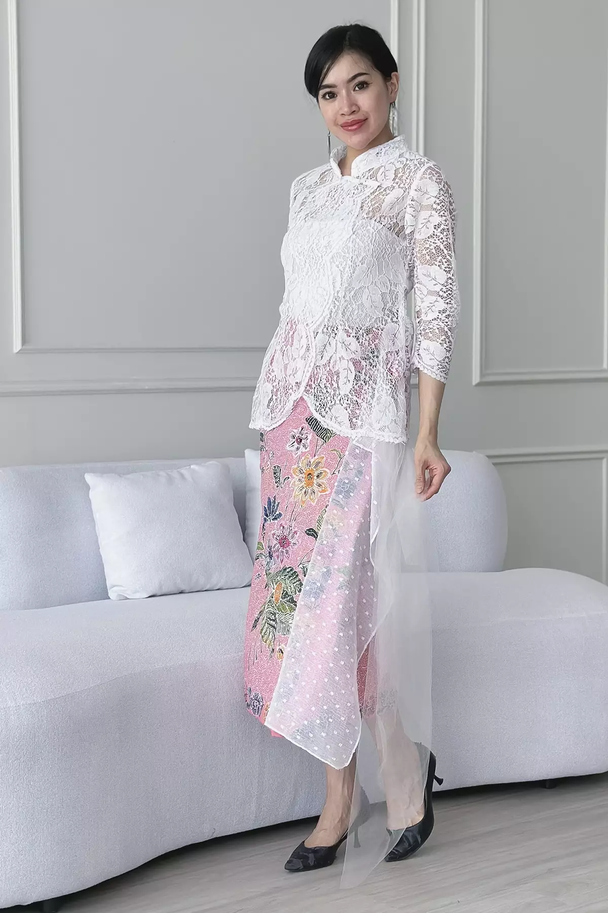 Jeng Dipha White Lace Kebaya Janggan