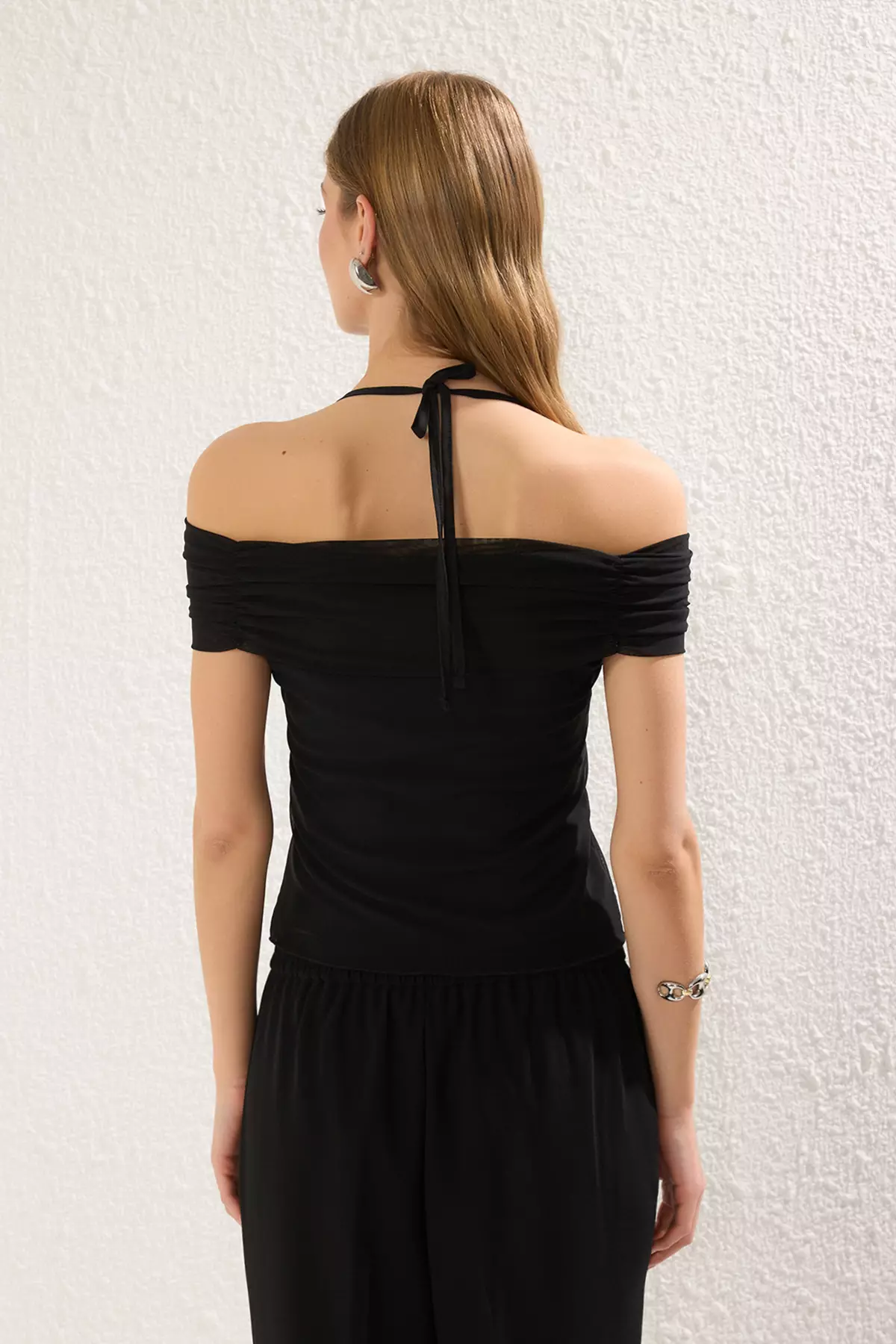 Black Tie Detail Madonna Collar Fitted/Body-Smoothing Knitted Blouse TWOSS25BZ00383