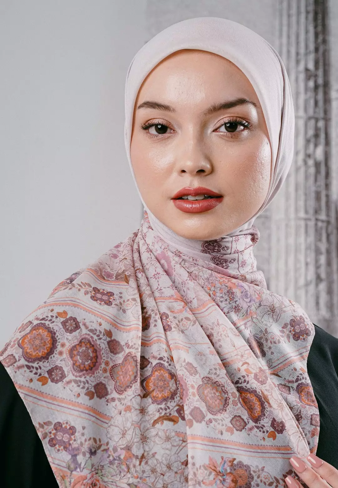 ZETTA Scarf Light Brown - Kerudung Hijab Segiempat Motif - Bahan Voal Premium - Ukuran 115x115