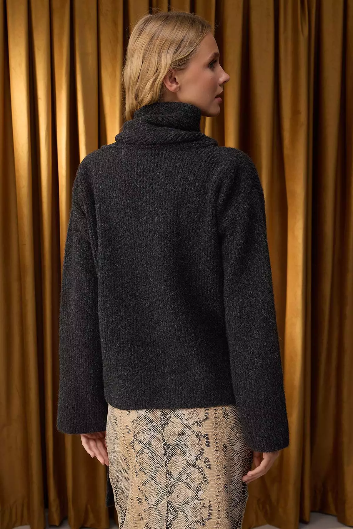 Anthracite Wool Blend Beard Yarn Shawl Collar Detailed Knitwear Sweater Twoaw26Kz00008