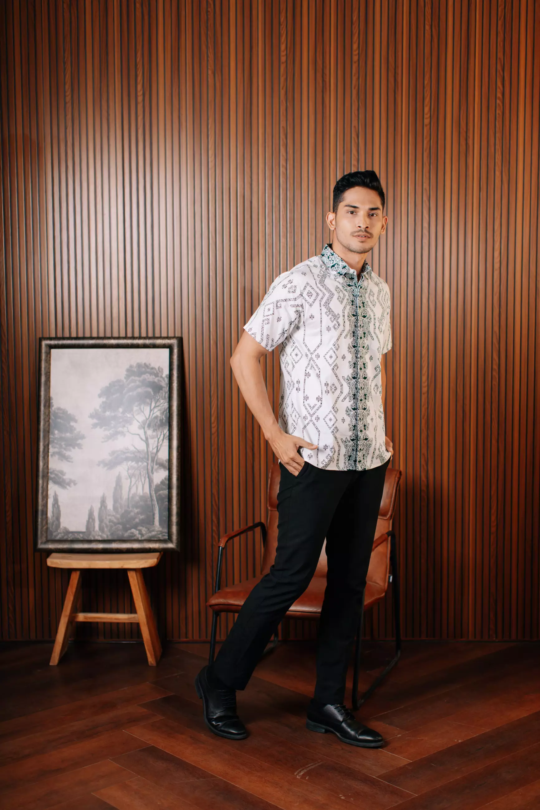 Adyatma Renjana Green White Putih Kemeja Batik Slim Fit Pria Lengan Pendek Katun