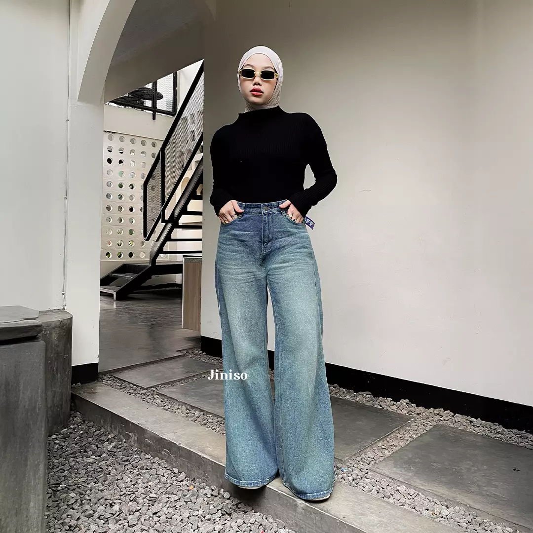 Highwaist Flare Cutbray Jeans 370 DAYOFF