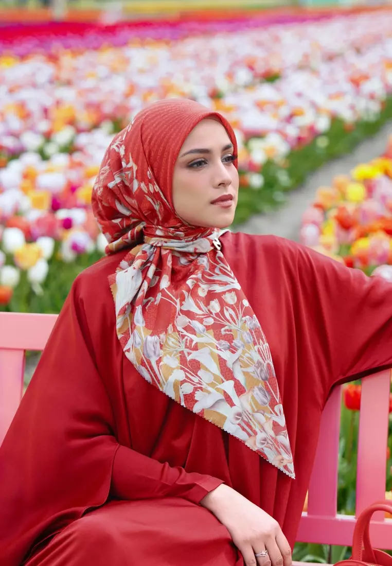 Tulip Satin Square - Cherry