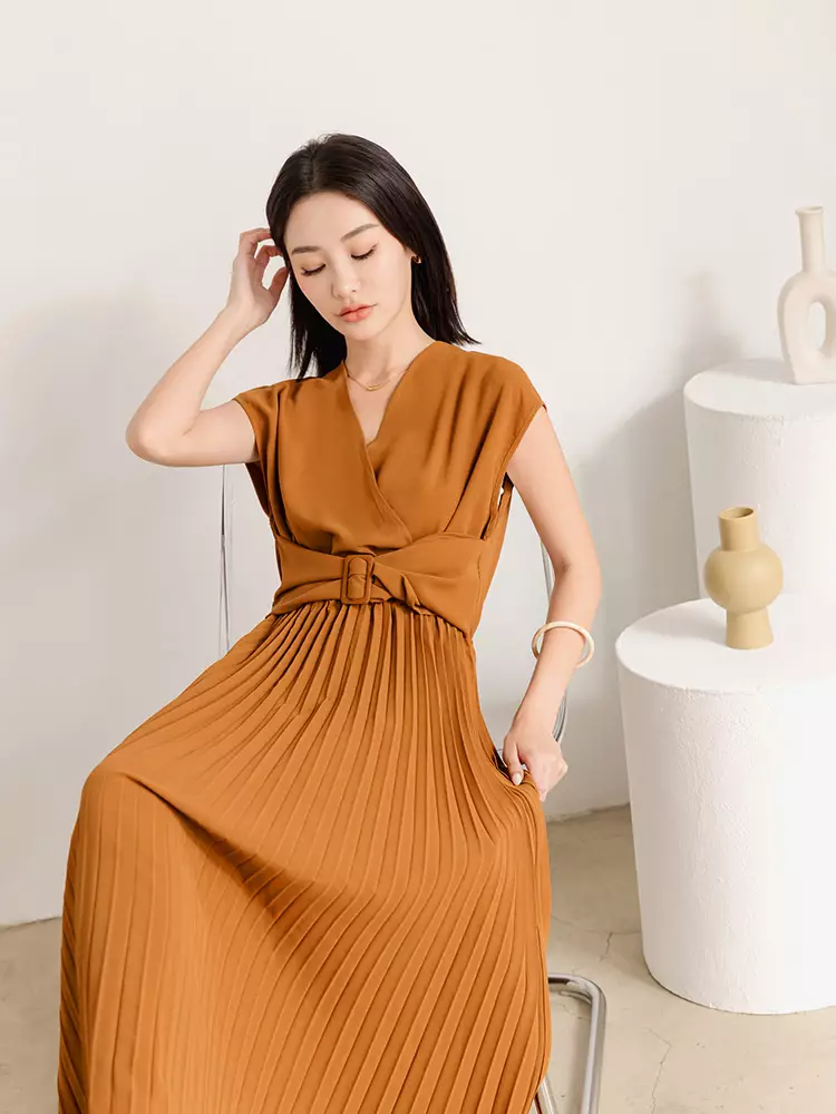 V-Neck Back Tie Waist Pleated Sleeveless Dress [DA10100]